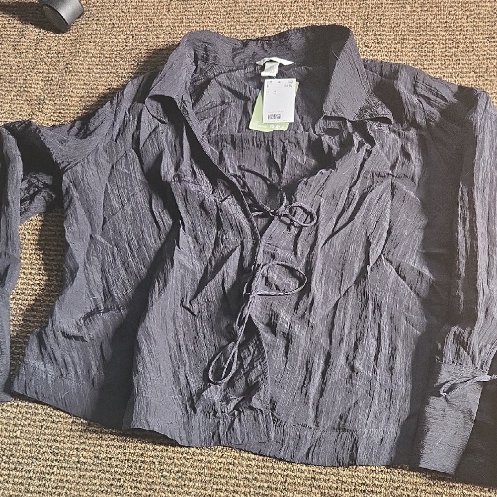 H&M Trendy Front Tie Textured Black Crinkle Blouse NWT